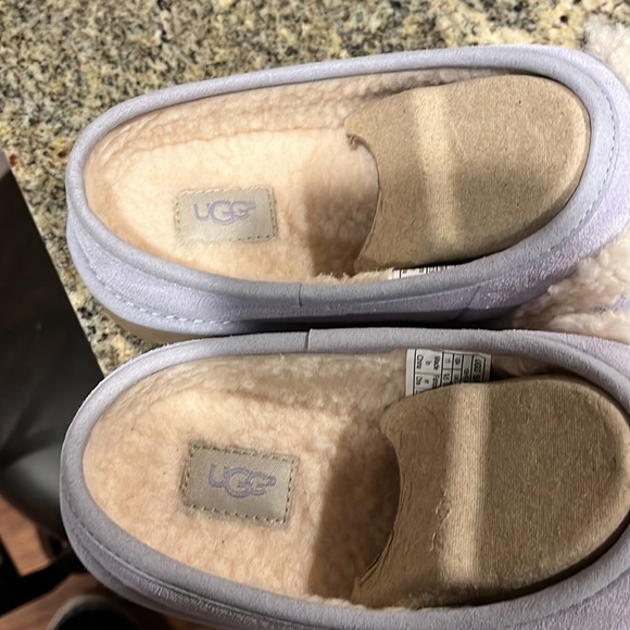 UGG Slide - Picture 3 of 4